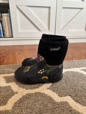 Stonz Toddler Neoprene Boots size 5